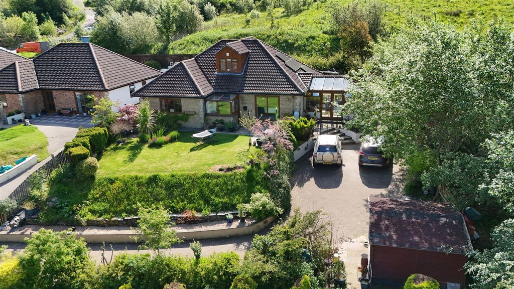 Property photo 1 of 60 Outside