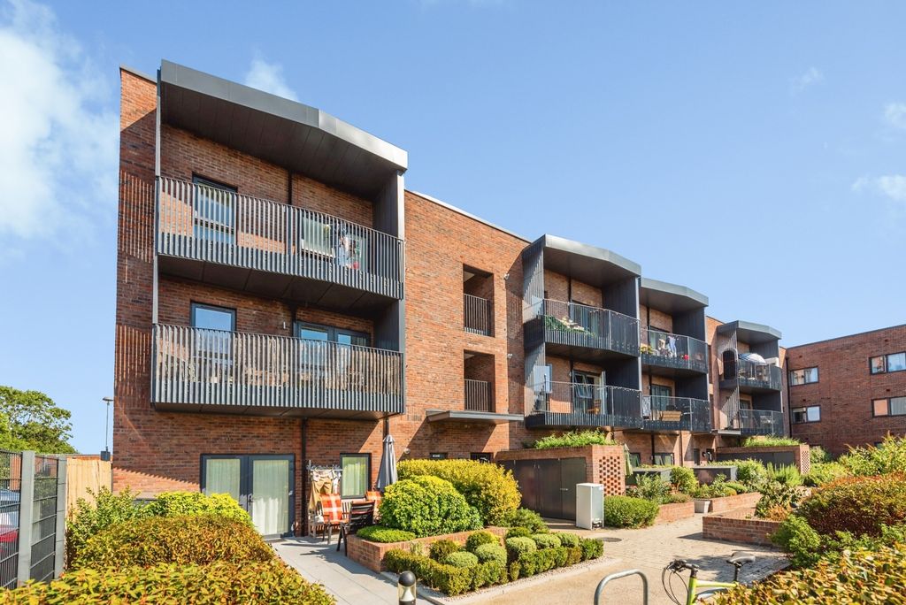 Property photo 1 of 17 Pbox-Img.Jpg