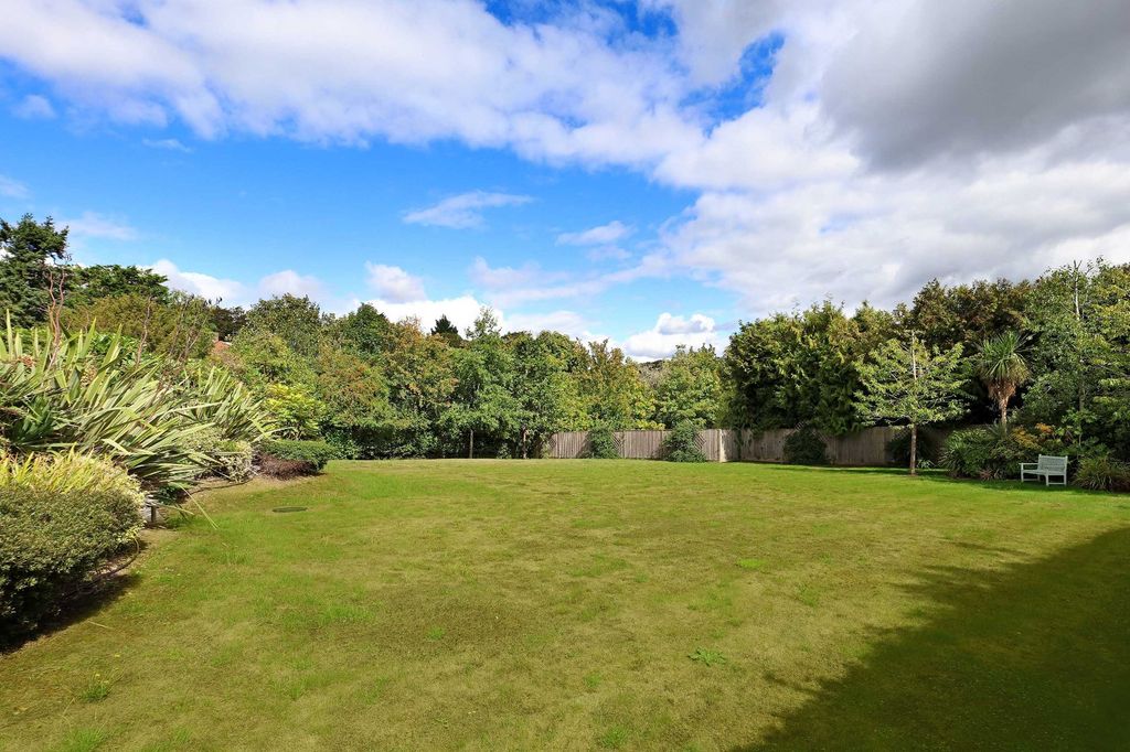 Property photo 2 of 12 Picture No. 19