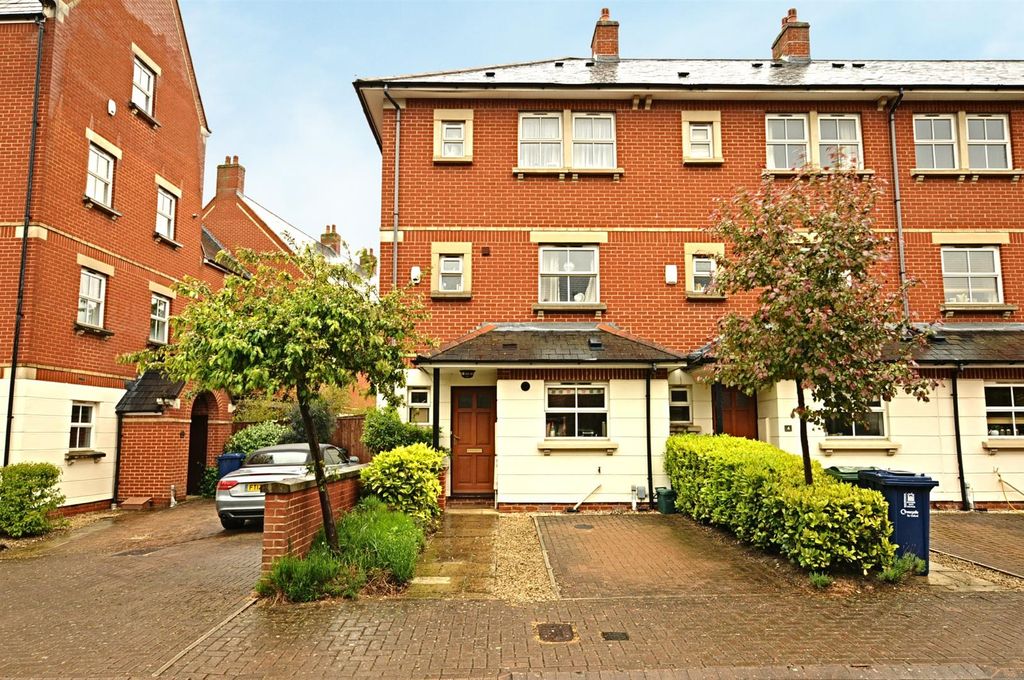 Property photo 1 of 3