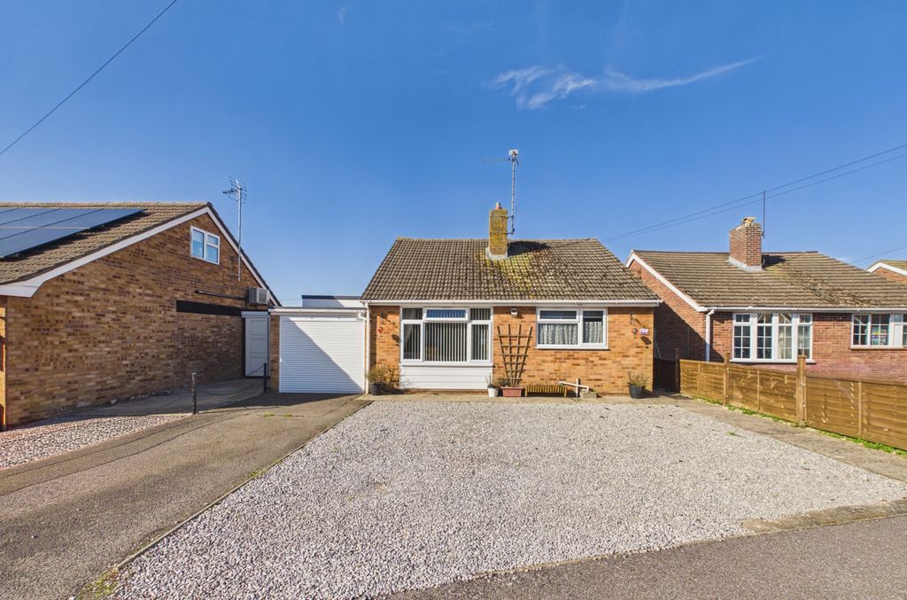 Property photo 1 of 18 Ewemove Spalding - Chaucers Way - Driveway