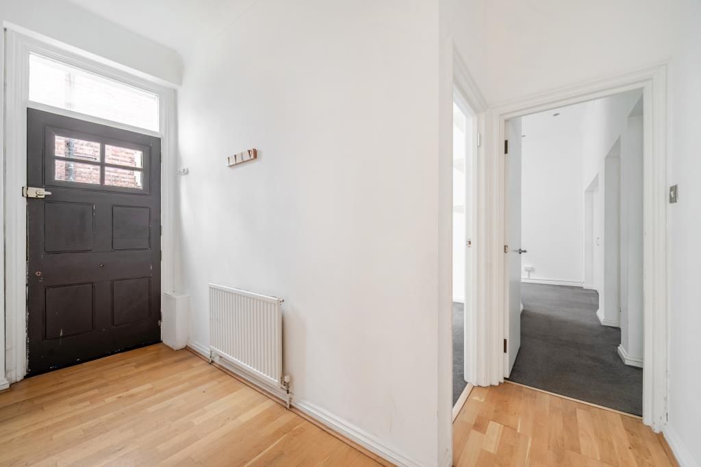 Property photo 2 of 21 Hallway