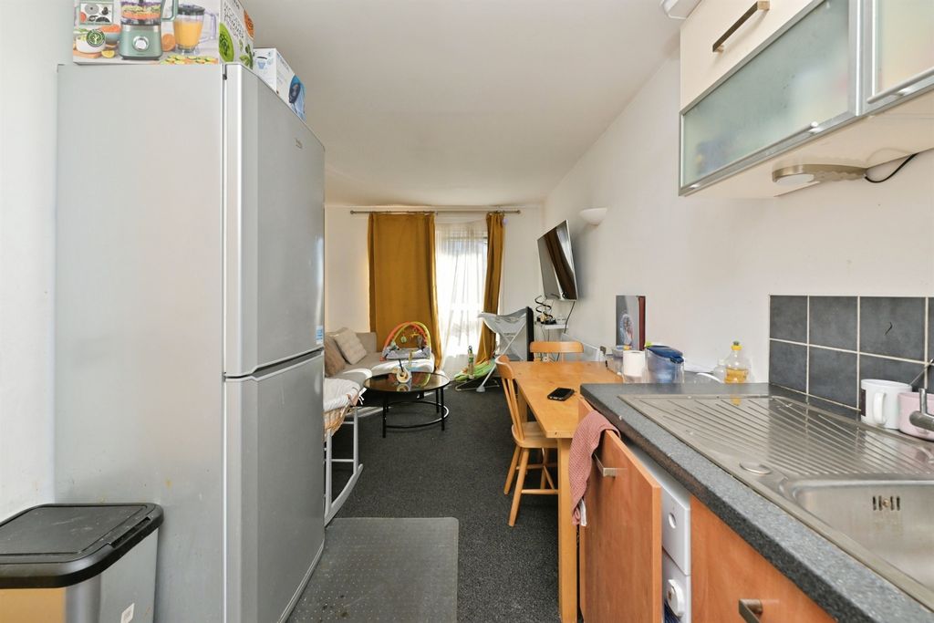 Property photo 3 of 17