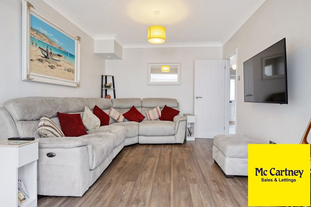 Property photo 2 of 31