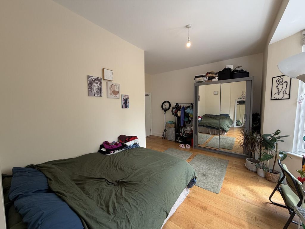 Property photo 1 of 9 Bedroom