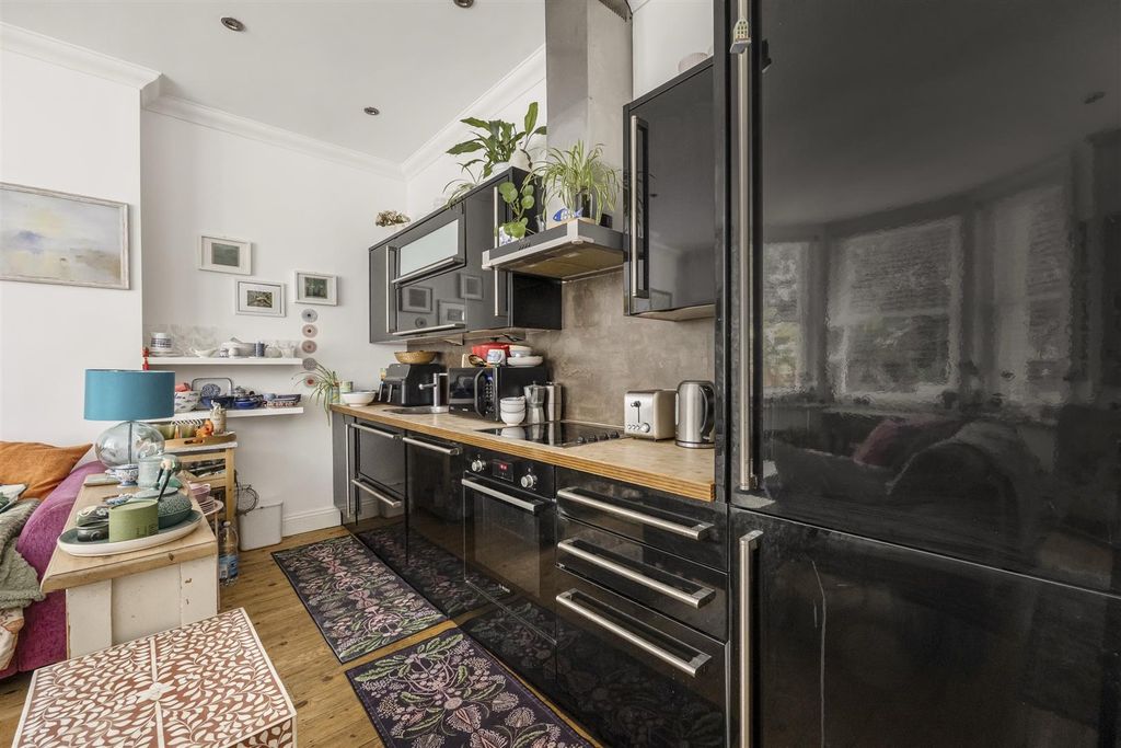 Property photo 2 of 13 Stanford Road_48_Flat 1-006.Jpg