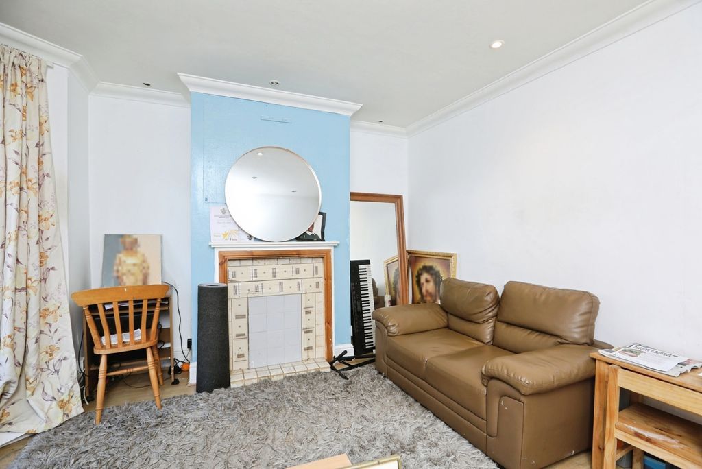 Property photo 3 of 17 Photo