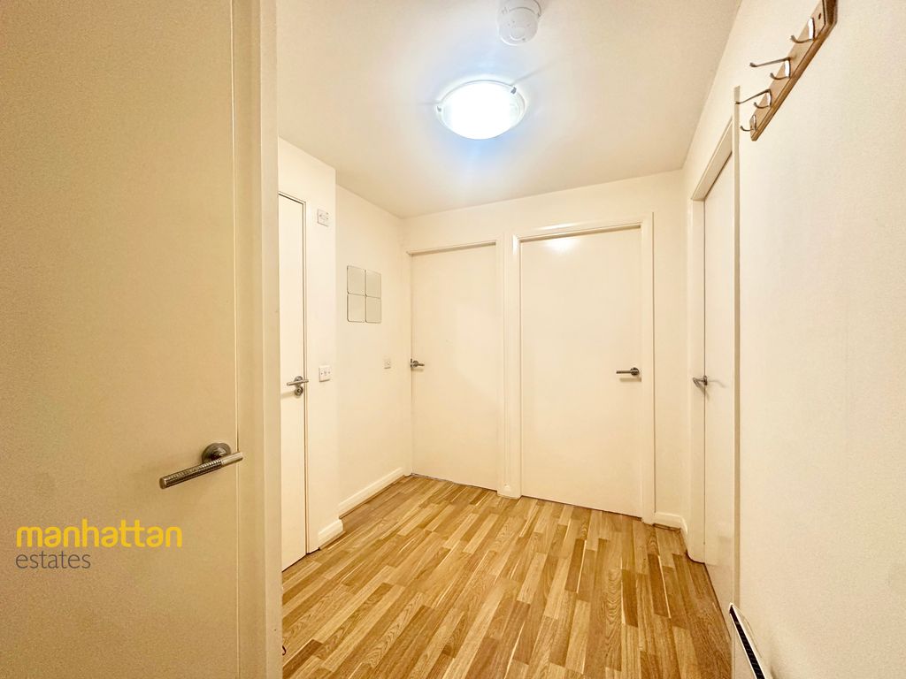 Property photo 2 of 11 Hallway