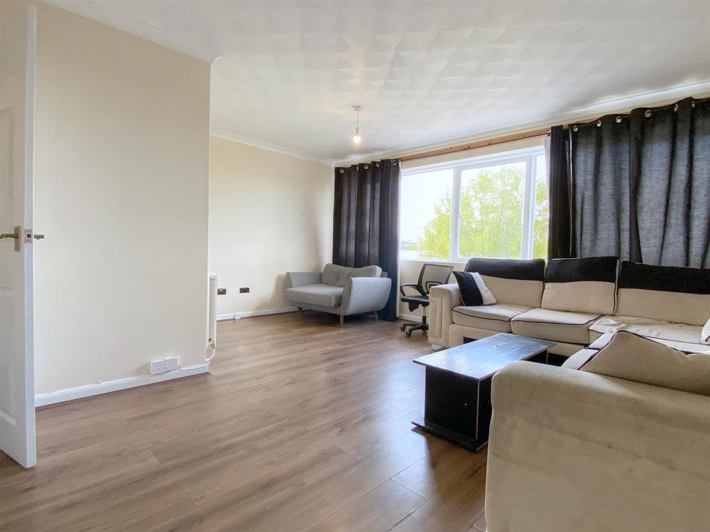 Property photo 1 of 9 Living_Lightened.Jpg