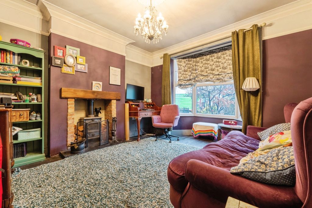 Property photo 2 of 15 Lounge