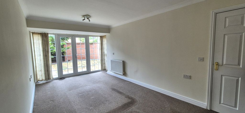 Property photo 3 of 6 Living Room