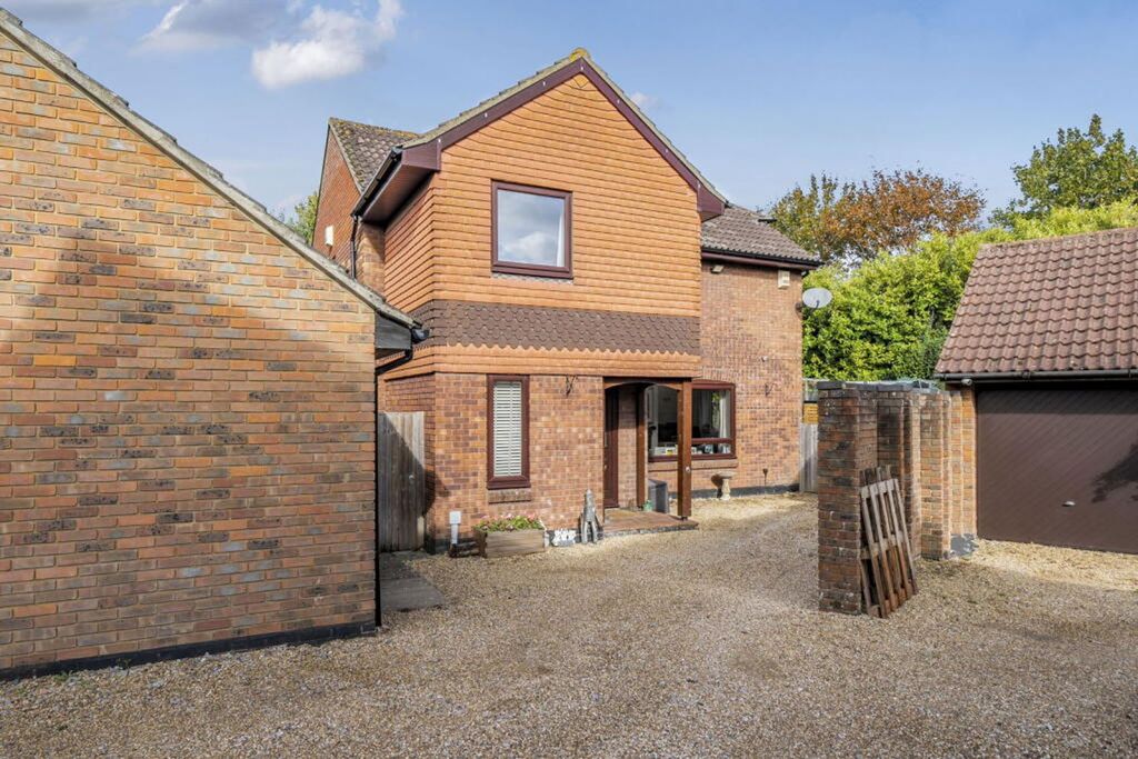 Property photo 1 of 28