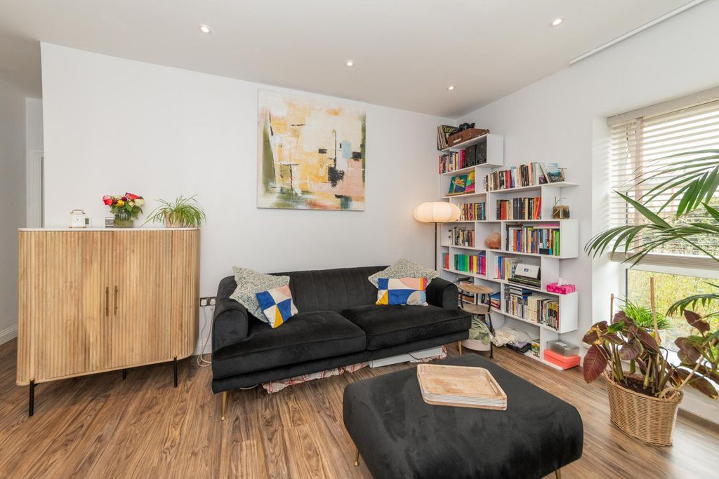 Property photo 1 of 34