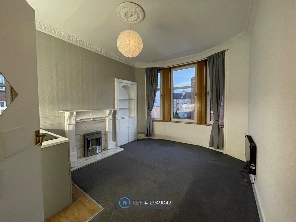 Property photo 3 of 9 Living Room