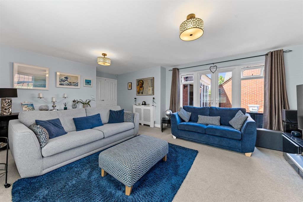 Property photo 3 of 38 1Nightingalewayweb25.Jpg