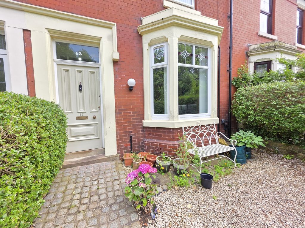 Property photo 1 of 35