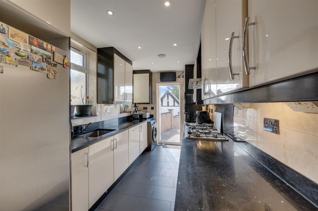 Property photo 2 of 22 Daniels_ Ballogie Avenue Nw10 _002.Jpg