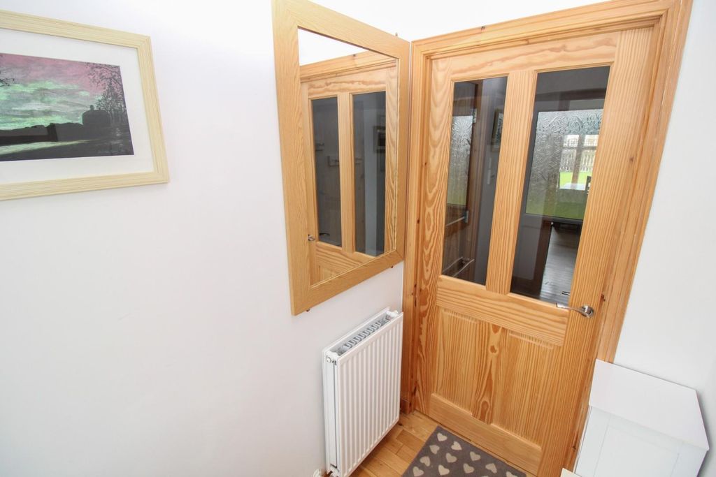 Property photo 3 of 18 Entrance Vestibule.Jpg