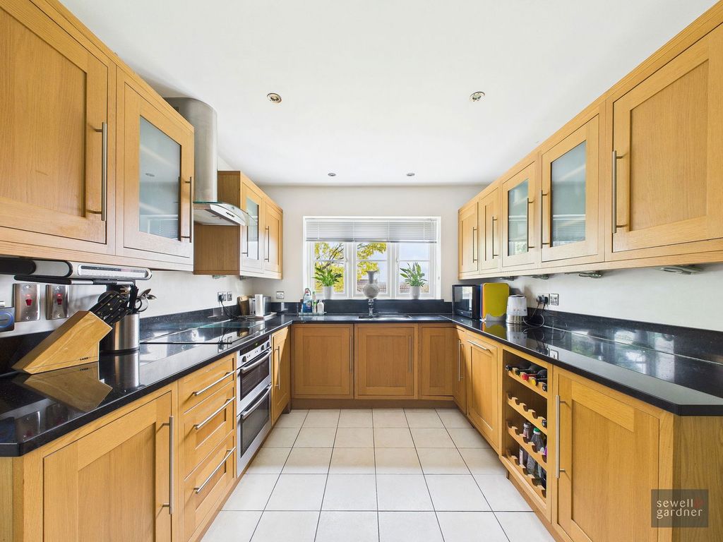 Property photo 3 of 18