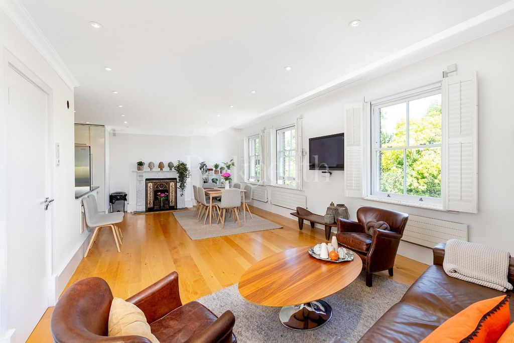 Property photo 1 of 8 Flat 3 12 Downside Crescent Nw3-7.Jpg