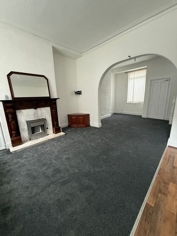 Property photo 2 of 11 Lounge