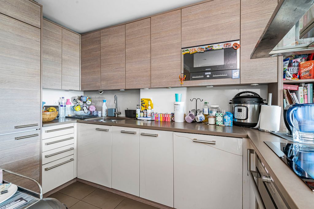 Property photo 2 of 20 Kitchen