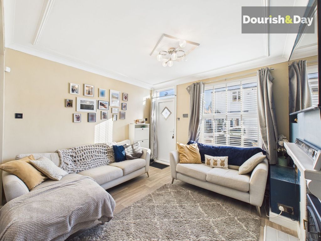 Property photo 2 of 28