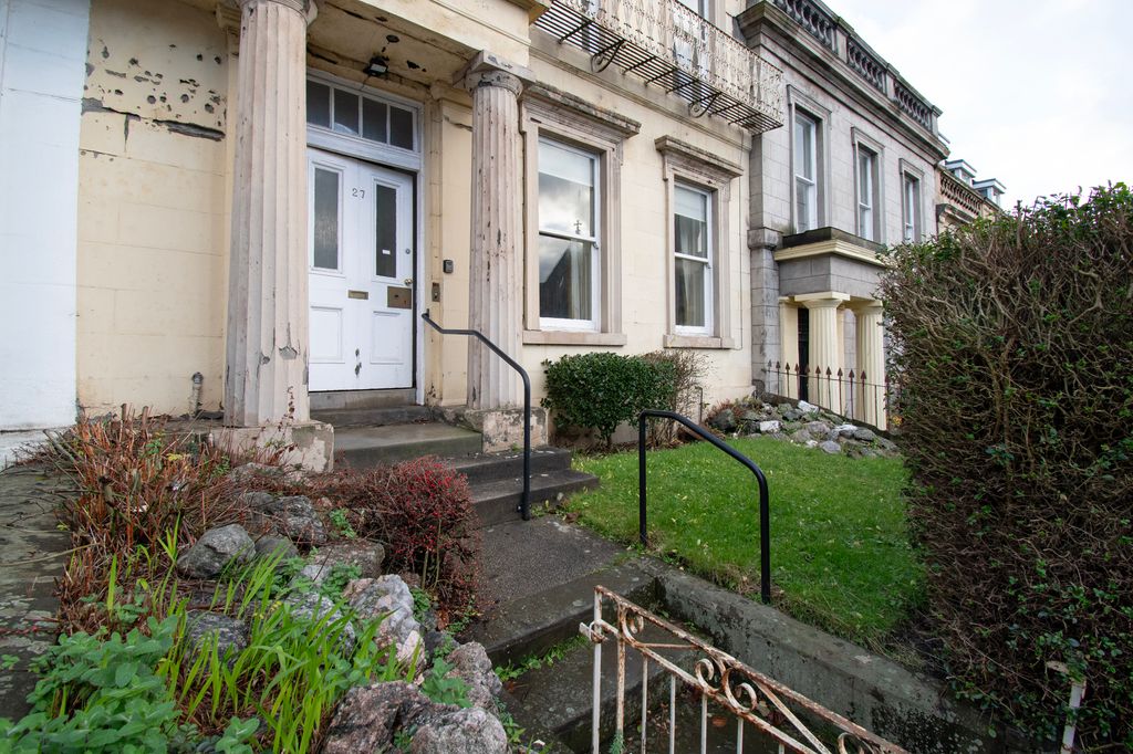 Property photo 2 of 36