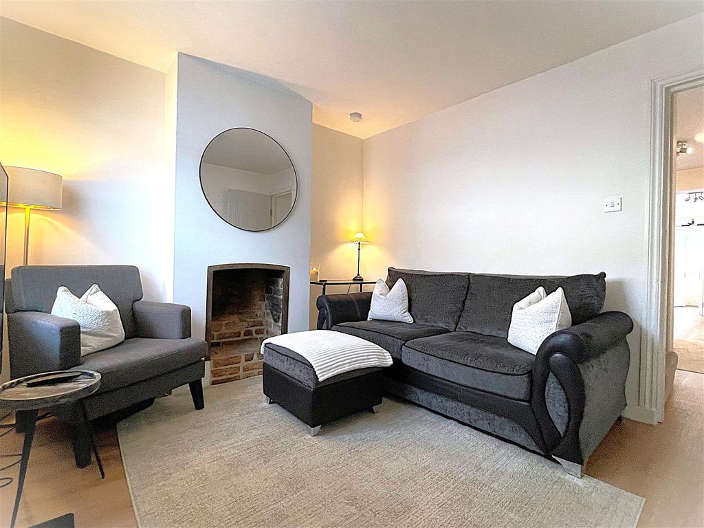 Property photo 3 of 11 Lounge.1.Jpg