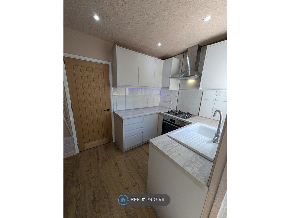 Property photo 3 of 25