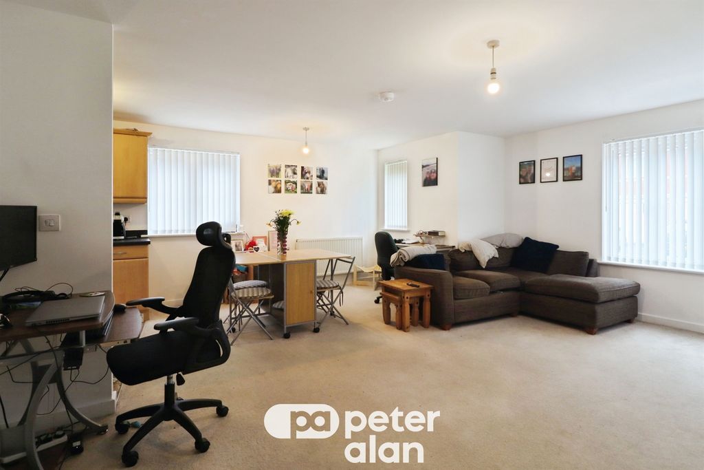 Property photo 2 of 9