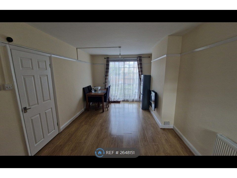 Property photo 1 of 14 Living Room