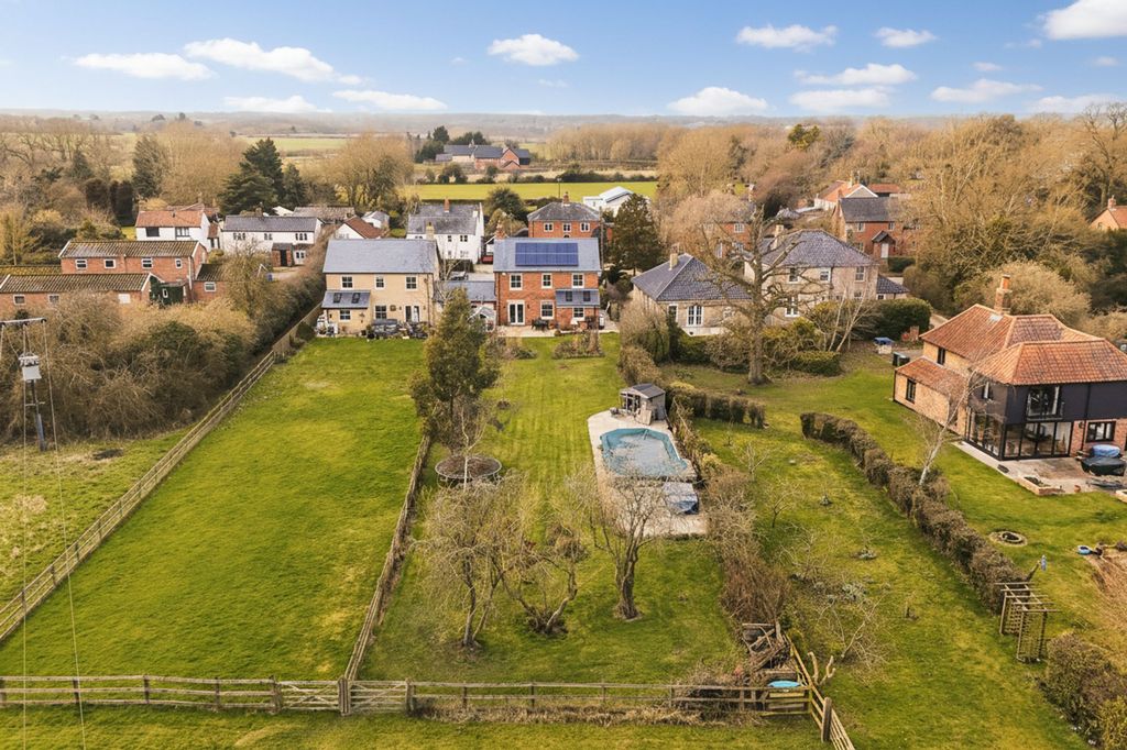 Property photo 2 of 31