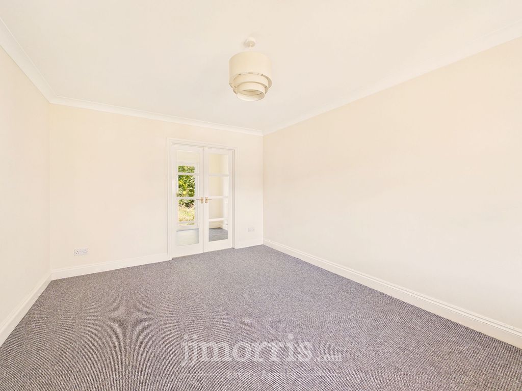 Property photo 3 of 31