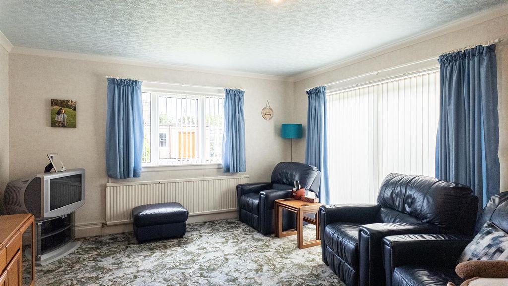 Property photo 2 of 47