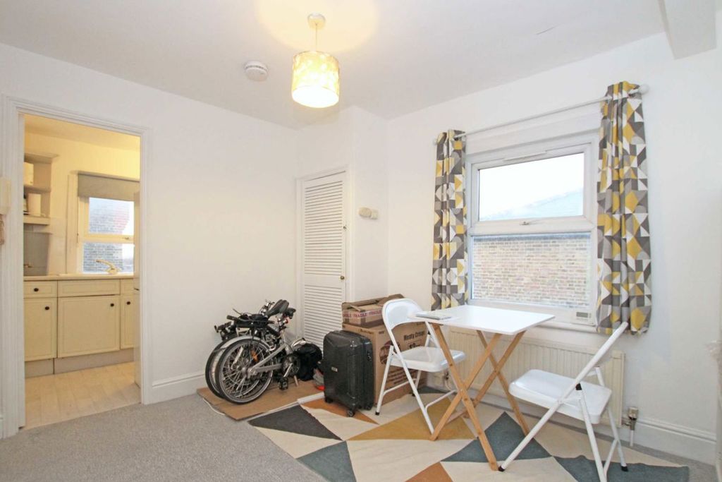 Property photo 1 of 3