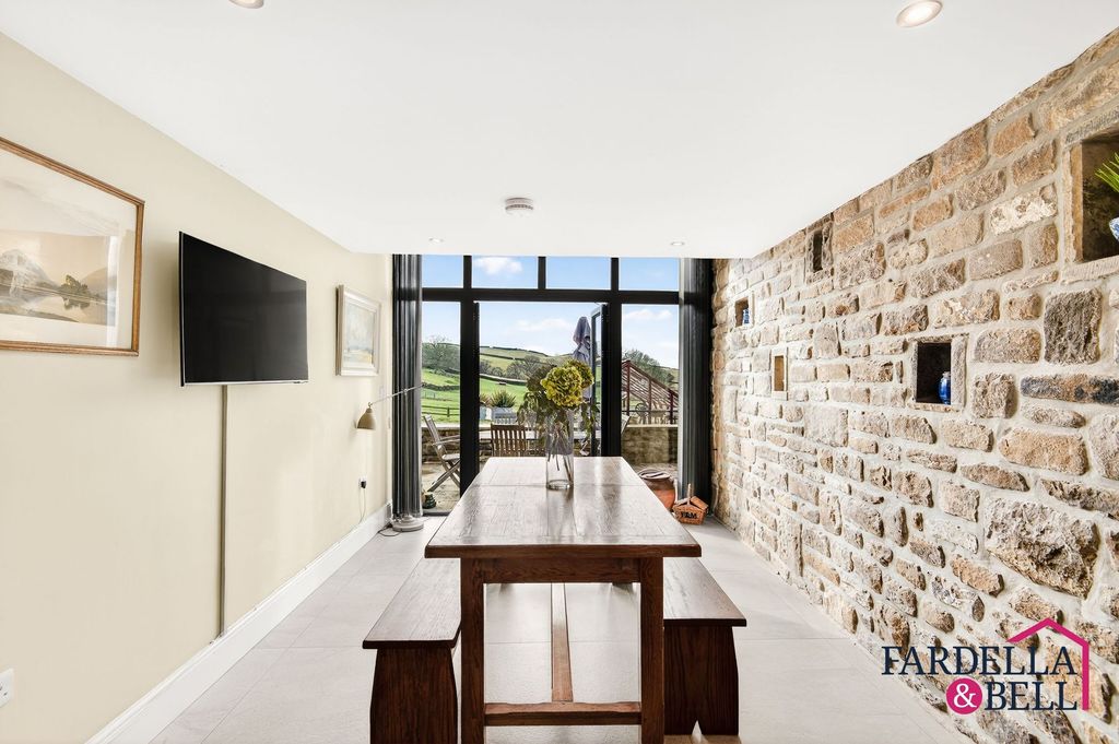 Property photo 3 of 26