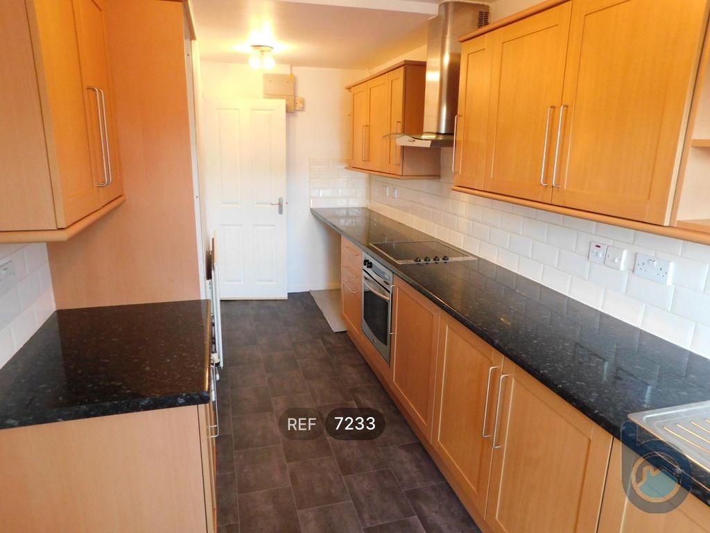 Property photo 3 of 18 Kitchen