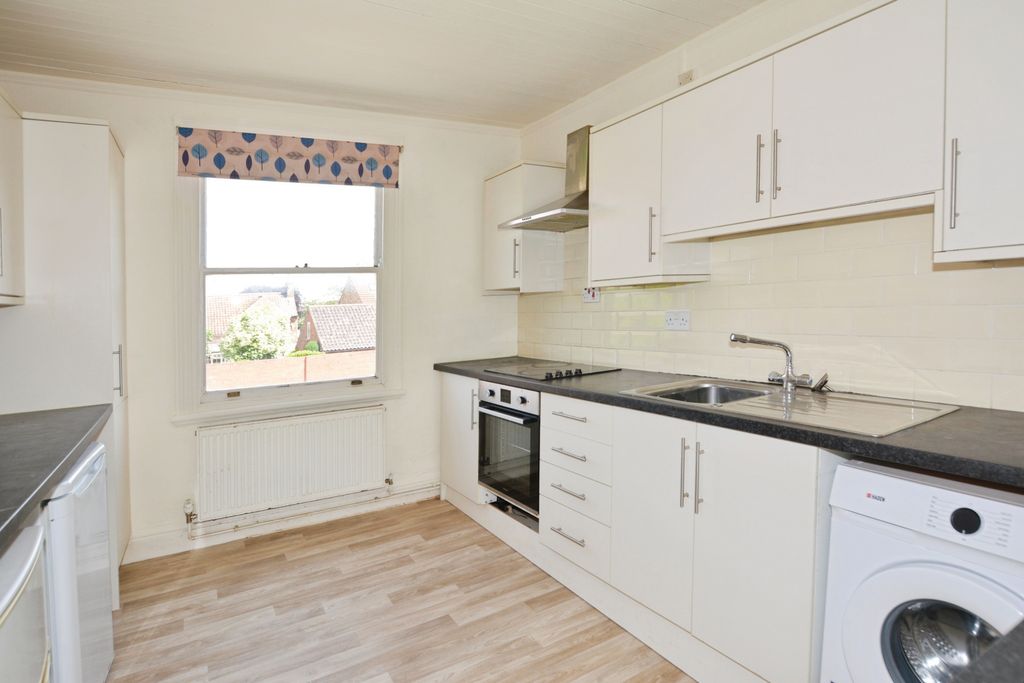 Property photo 2 of 9 Breakfast Kitchen