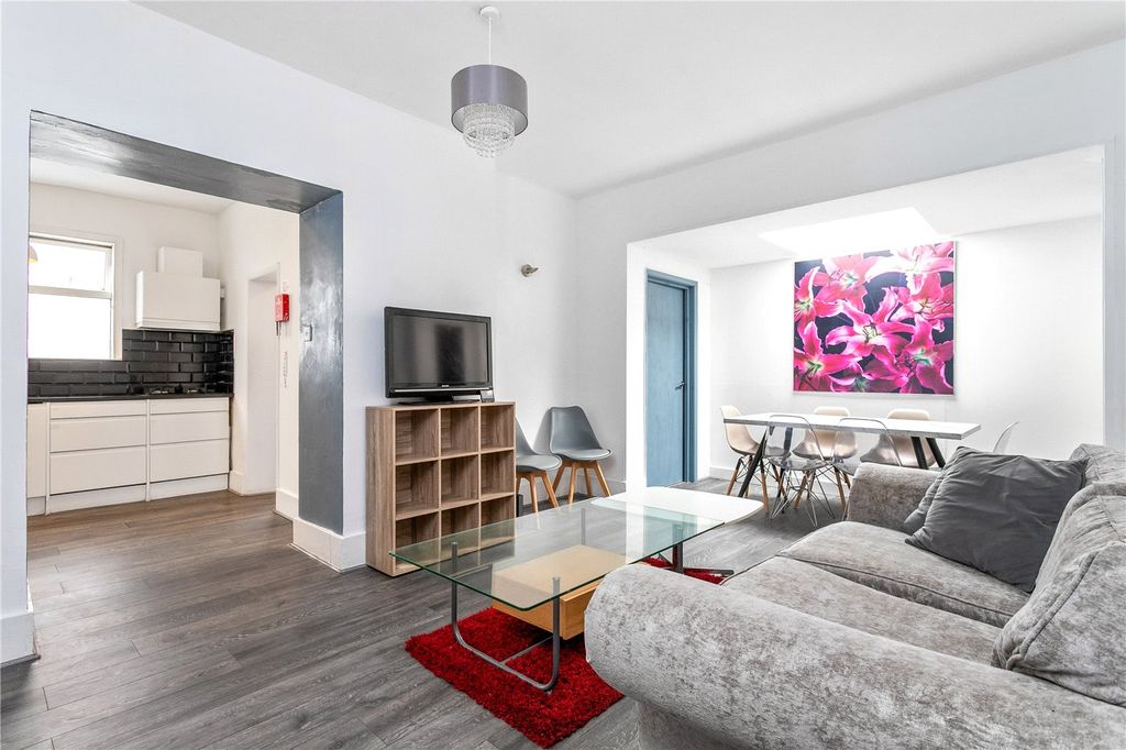 Property photo 3 of 22 Picture No. 17