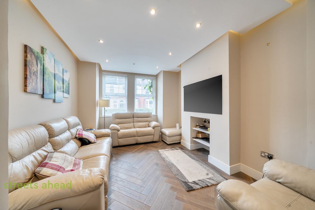 Property photo 2 of 17 7c0741Eb-Cb8E-498...