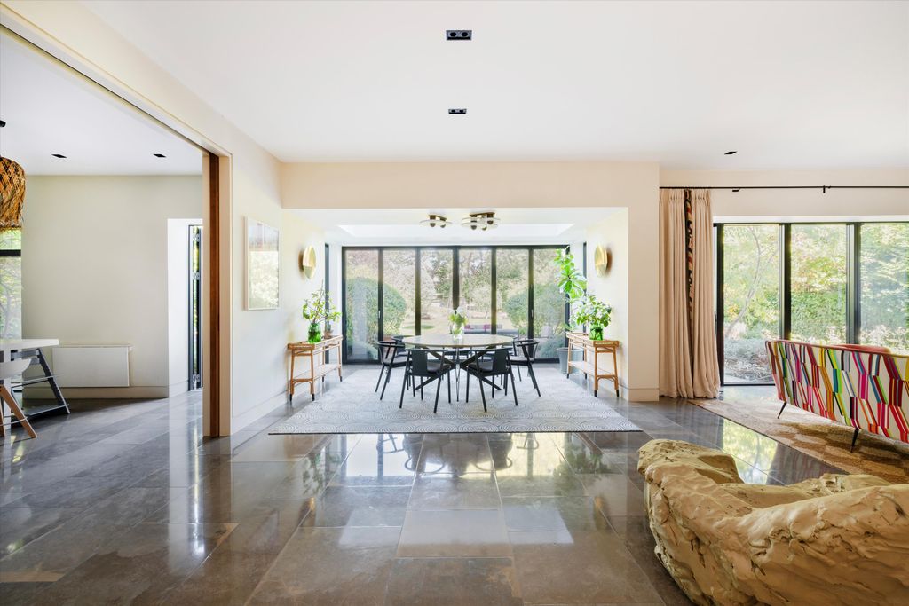 Property photo 2 of 33 Image