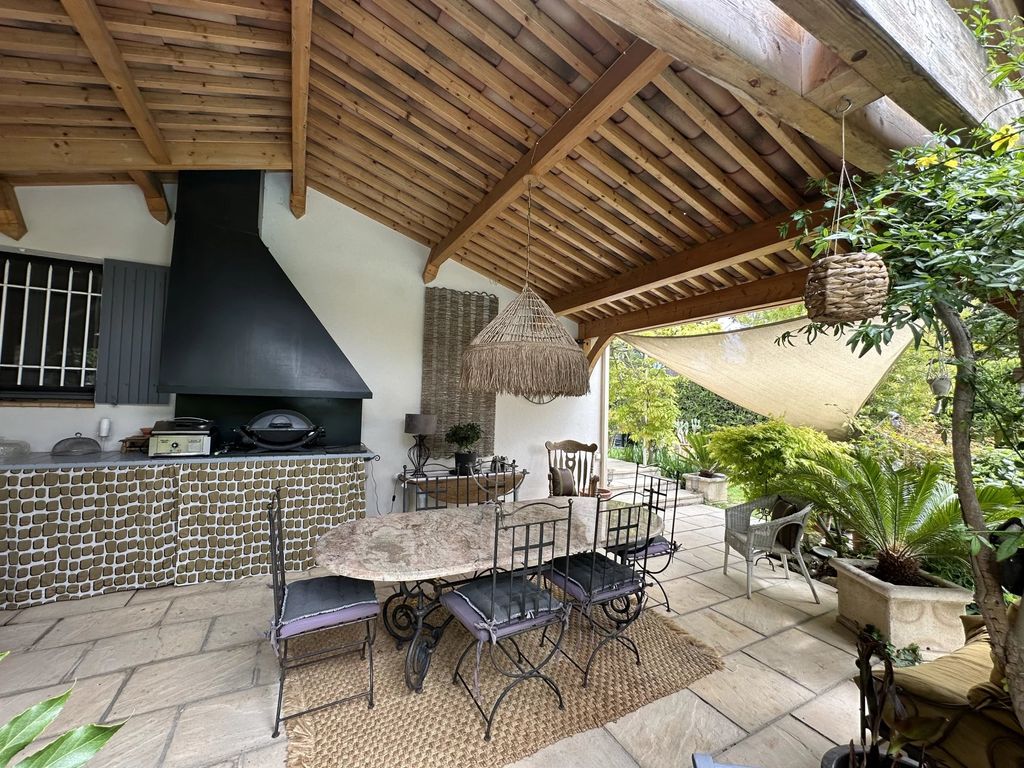 Property photo 2 of 28