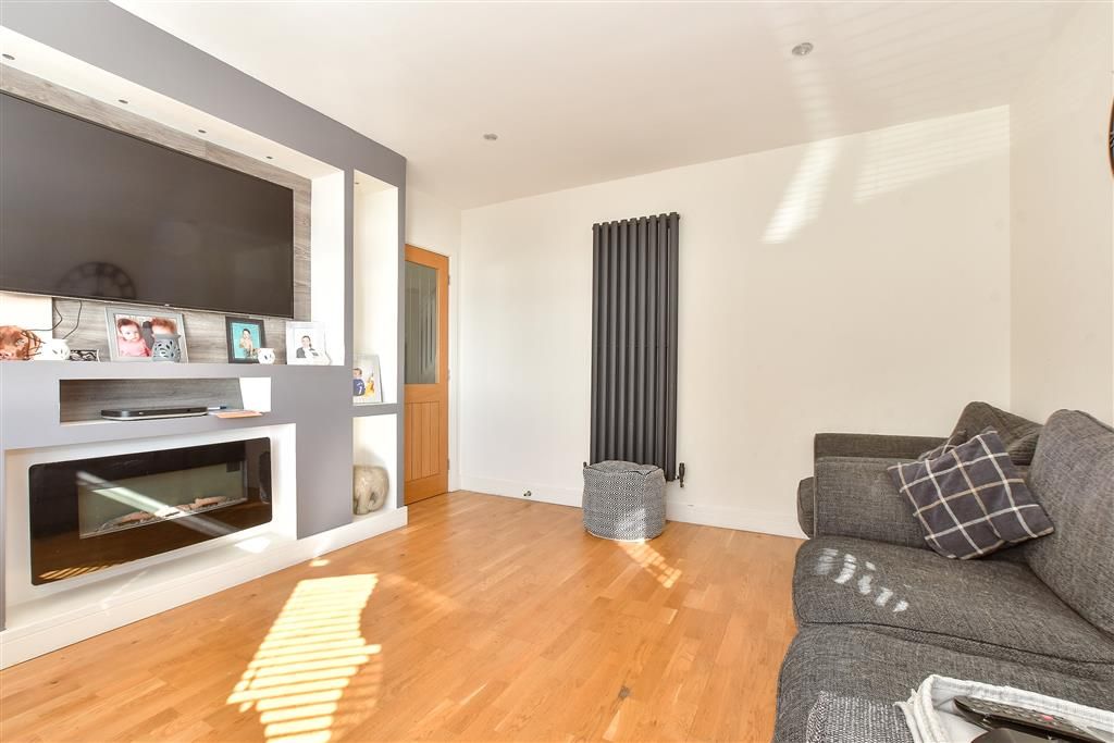 Property photo 1 of 13 Lounge