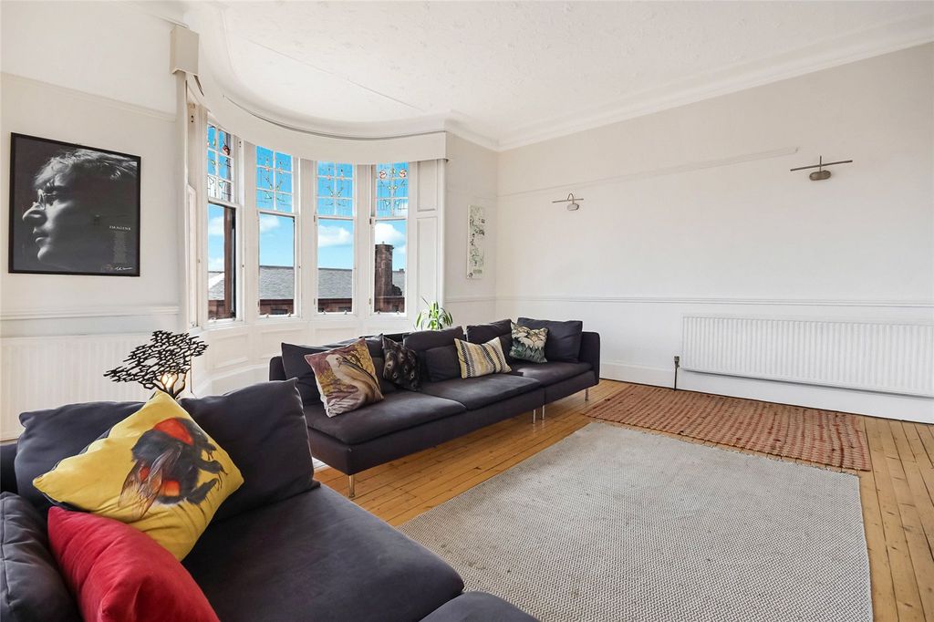 Property photo 3 of 23 Living Room