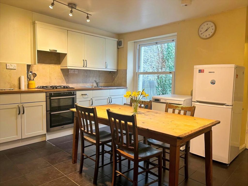 Property photo 1 of 9 Beaumont Ktchen3.Jpg