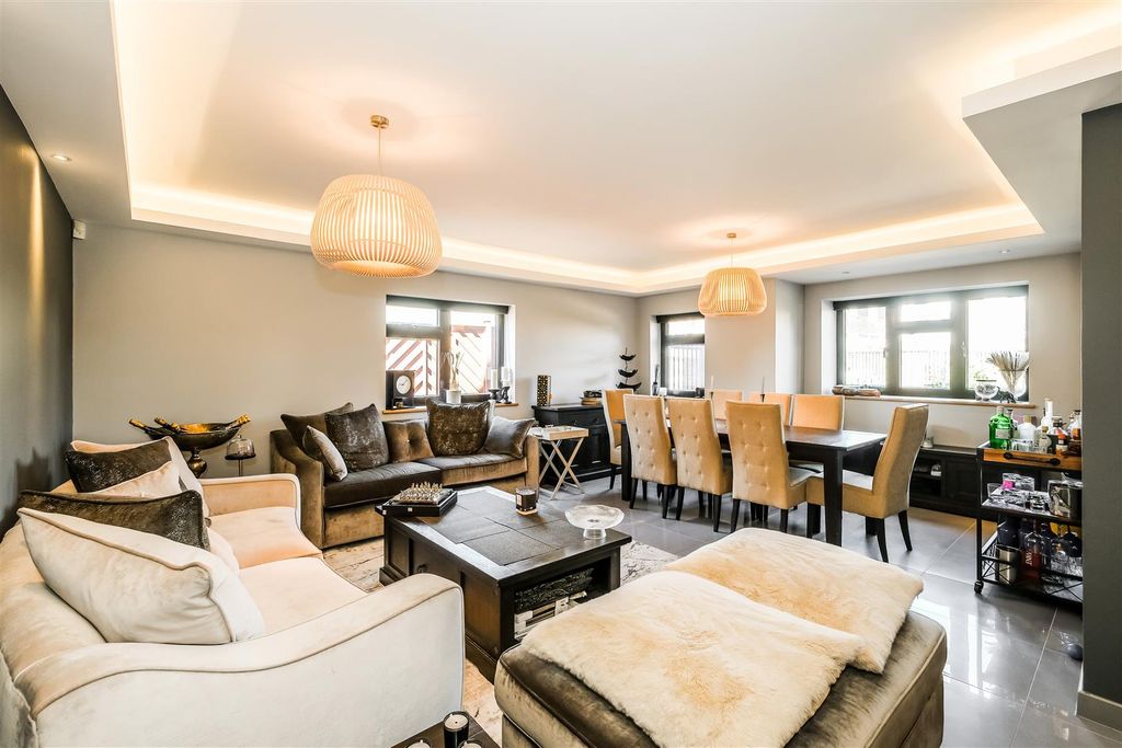 Property photo 2 of 36 17 Hermitage Close-37.Jpg