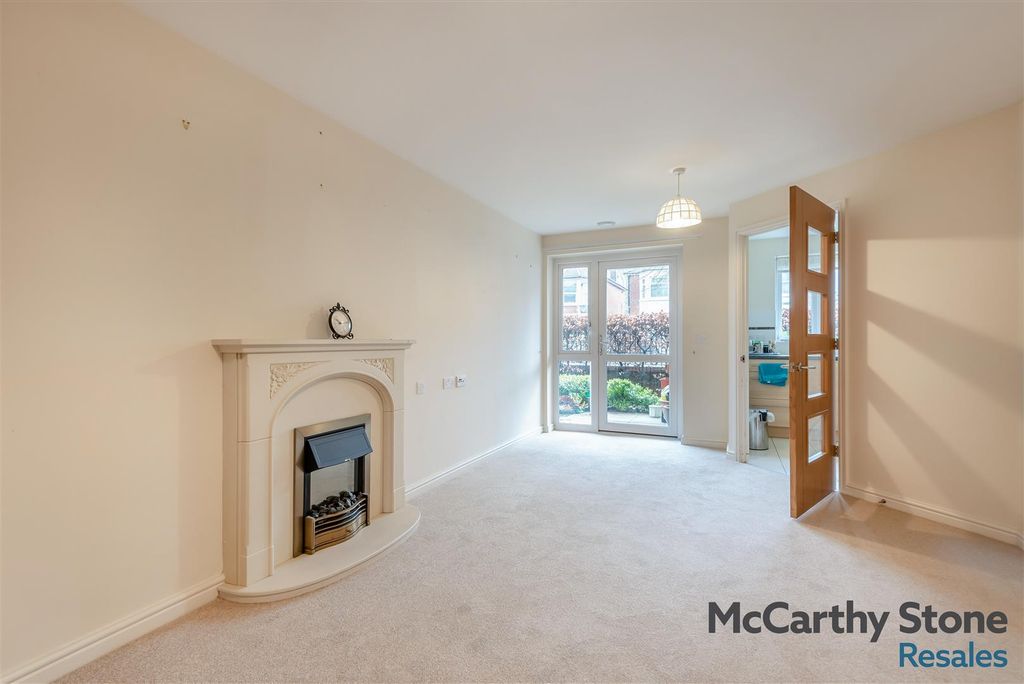 Property photo 2 of 30 8680374-Interior10.Jpg