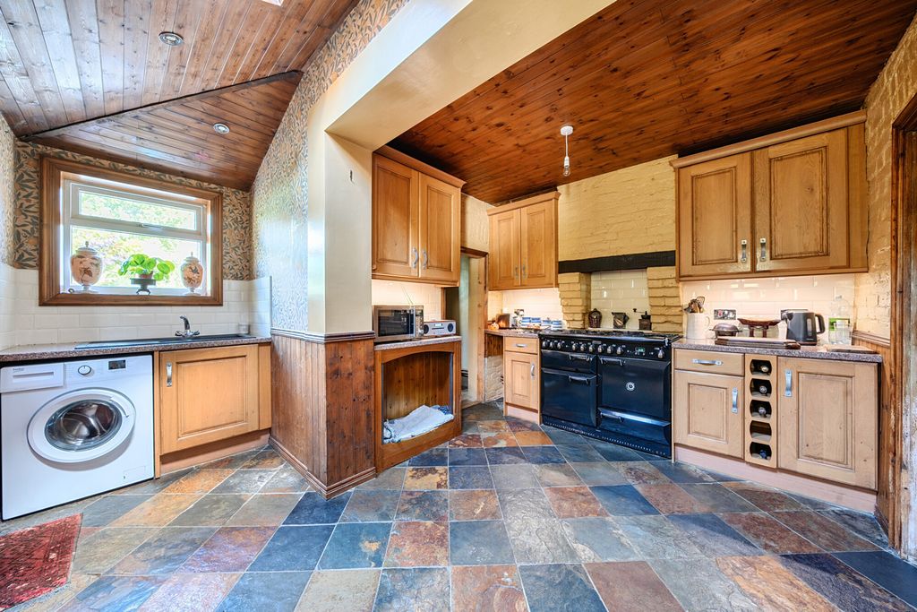 Property photo 3 of 21 1353704-14-68c7Df...