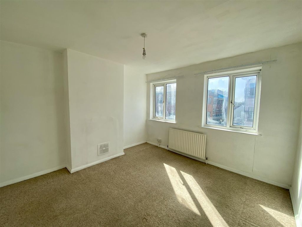 Property photo 3 of 10 120 High Street Photo 5.Jpeg